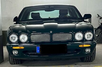 Jaguar XJR