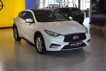 INFINITI Q30