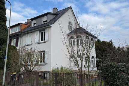 Haus zum Mieten in Frankfurt am Main 2.490,00 € 140 m²