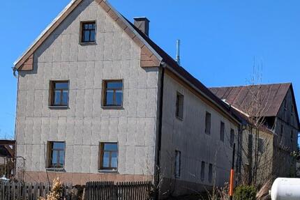 Ehemaliges Bauernhaus Bauj.1945 mit Scheune und 2 Garagen