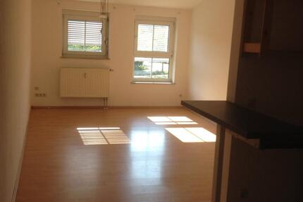 Neuw. Appartement frisch überarbeitet und renoviert ! Gute Lage !