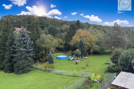 Zweifamilienhaus mit großem Garten in zentraler Lage