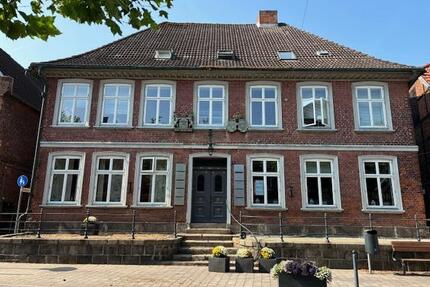 PLÖN: Toller Büroraum in historischer Villa im Zentrum von Plön zu vermieten (36,36 m²)