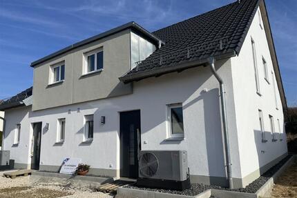 ERSTBEZUG - Moderne und familienfreundliche Doppelhaushälfte in Ezelsdorf zu vermieten