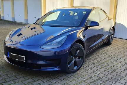 Tesla Model 3 SR+