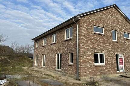 Haus zum Mieten in Hammoor 2.100,00 € 140.58 m²