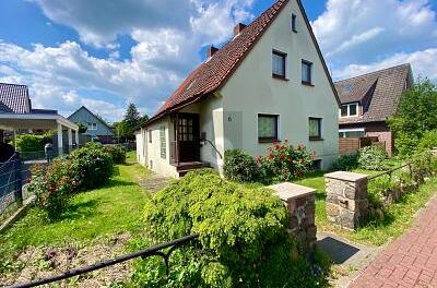 IDYLLISCHES ZUHAUSE MIT GRÜNEM PARADIES