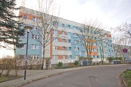 In der Herrichtung! 3 Räume mit Balkon zentral im Süden von Halle.