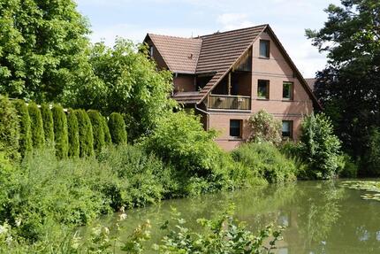 Wohnhaus in Top-Lage mit Gewerbeeinheit und Nebengebäude