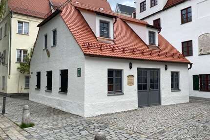 Haus zum Mieten in Augsburg 2.100 € 81 m²