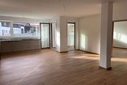 Wohnung zum Mieten in Regenstauf-Steinsberg 930,00 € 92.81 m²