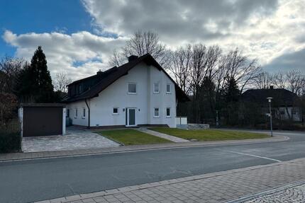 Erstbezug nach Sanierung: 5-Raum-Doppelhaushälfte mit geh. Küche