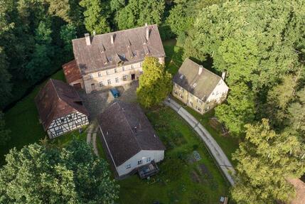 Inspirierende Studio Büroflächen im Grünen