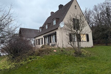 Wecken Sie dieses Einfamilienhaus aus dem Dornröschenschlaf! Wohnen und Leben im schönen Zirndorf!