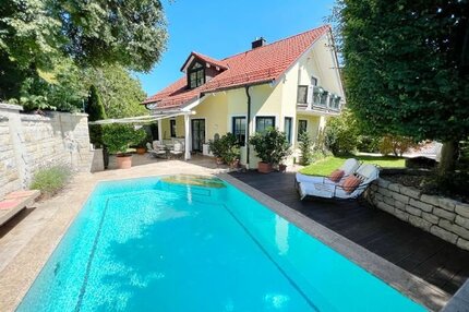 Exklusives Einfamilienhaus mit Sonnengarten und Pool