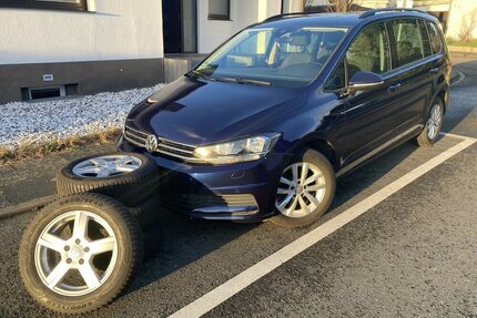 VW Touran 2.0TDI SCR BMT Navi 7Sitze SR+WR GARANTIE