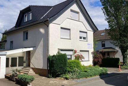 Zweifamilienhaus mit Halle und Wintergarten in Stahle