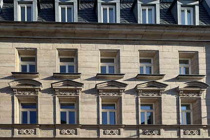 Kernsaniertes Mehrfamilienhaus nach KfW-40-Standard (alle Wohnungen frei, Erstbezug) in der Fürther Innenstadt