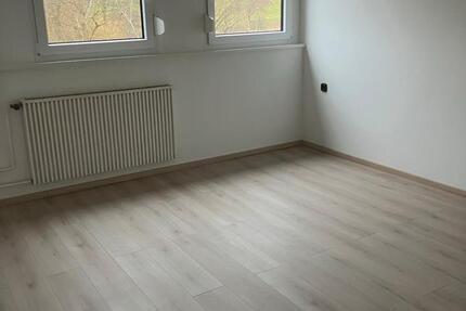 1 WG Zimmer in 4 er WG 24qm 470 Euro