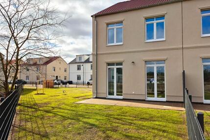 Wohnen für NKM 12,95 € m² inkl. Garten und 2 Stellplätzen