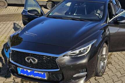 INFINITI Q30