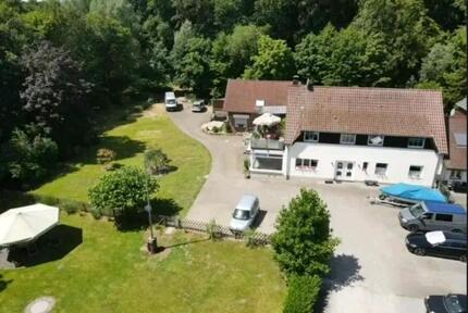 Moderne Erdgeschoss Wohnung auf dem Land Wintergarten Haushälfte