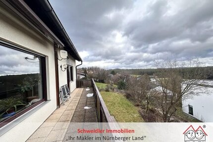 Panorama daheim: Einfamilienhaus mit einzigartigem Fernblick und Garage in Lauf-Günthersbühl