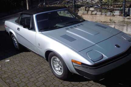 Triumph TR8